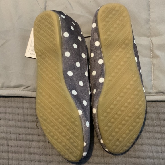 Slippers - Picture 2 of 2